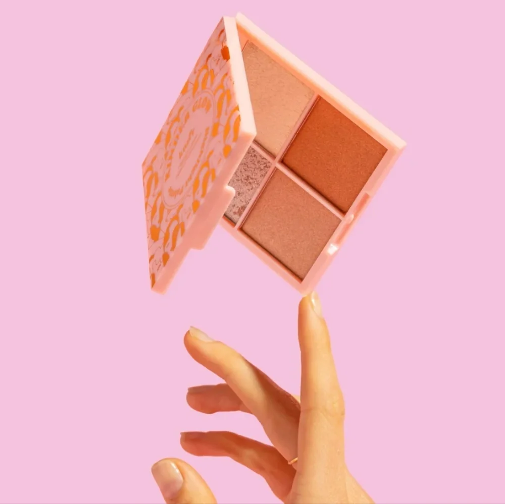 🆕️KNDR Beauty Kinder Glow Highlight Palette